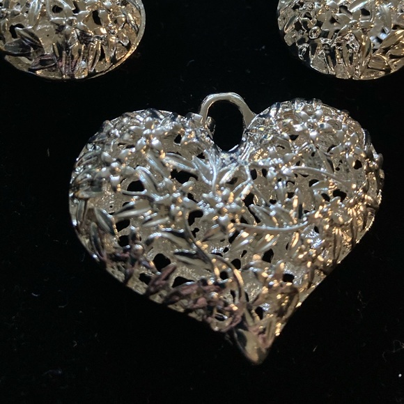 925 Silver Puffed Large Filigree Heart 1” length x 1 1/2” wide x 1/2” thick. - Picture 1 of 6